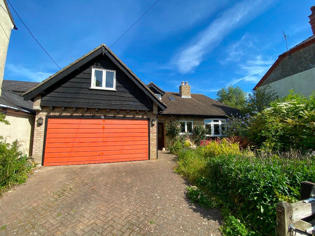 5 bed detached house to rent in Deanshanger Road, Wicken, Milton Keynes