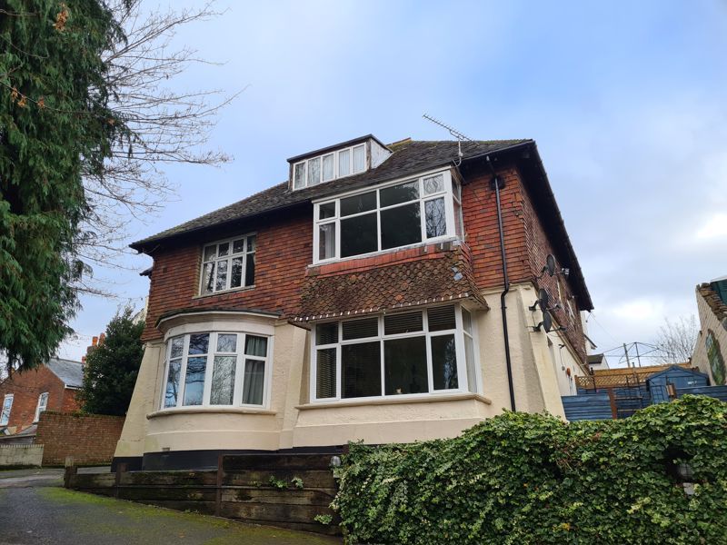 2 bed flat to rent in The Warren, Aldershot GU11 Zoopla