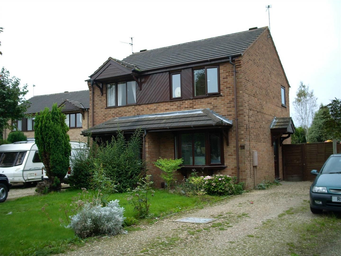 2 bed semidetached house to rent in Kingfisher Close, Balderton