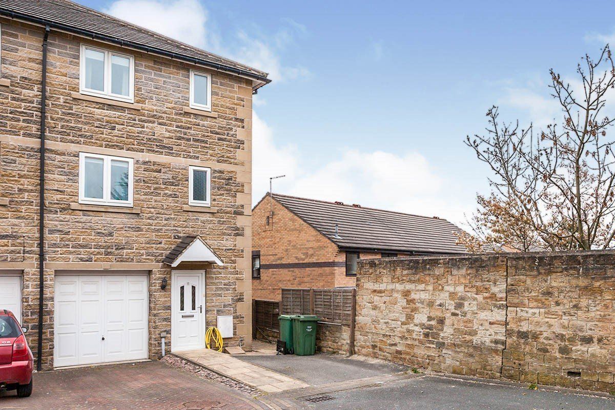 4 bed end terrace house for sale in Beech Tree Mews, Batley, West
