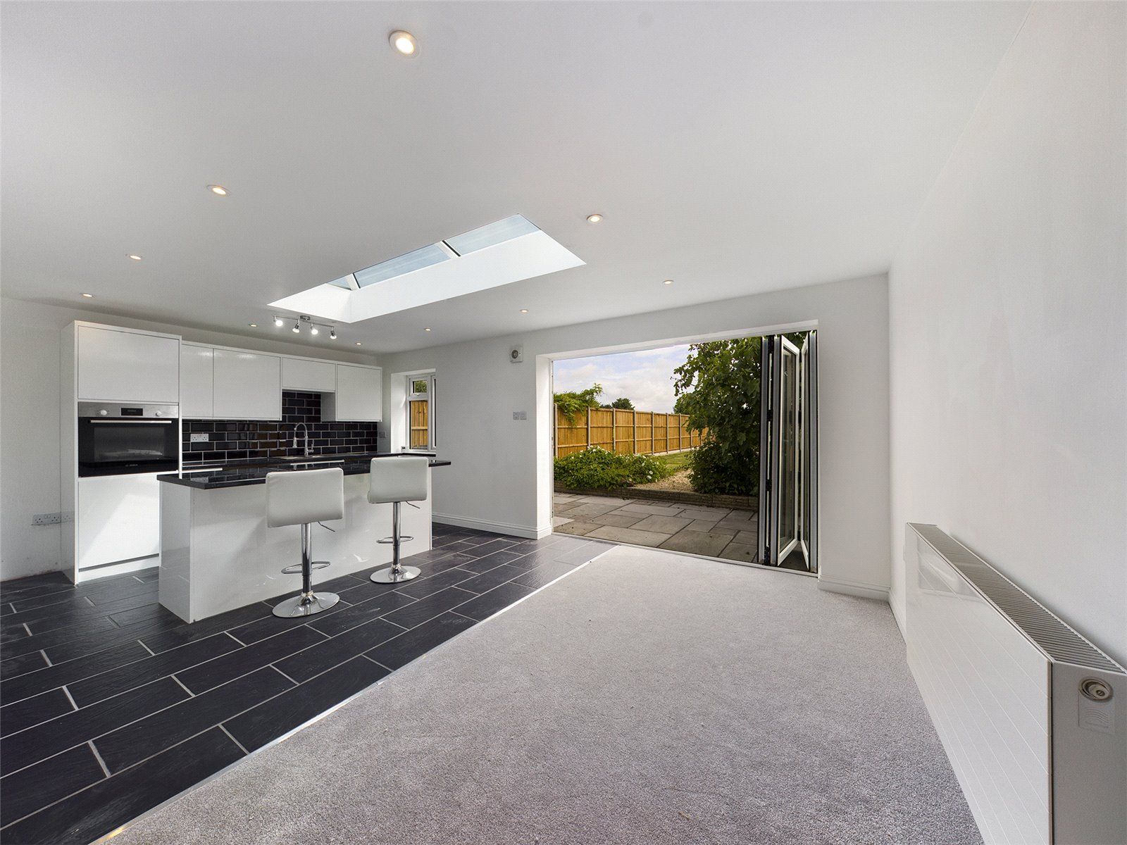 3 bed bungalow for sale in Hillview Drive, Hucclecote, Gloucester