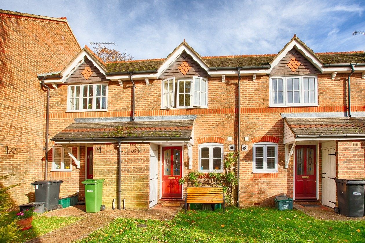 2 bed detached house to rent in Betjeman Close, Cowper Road, Harpenden