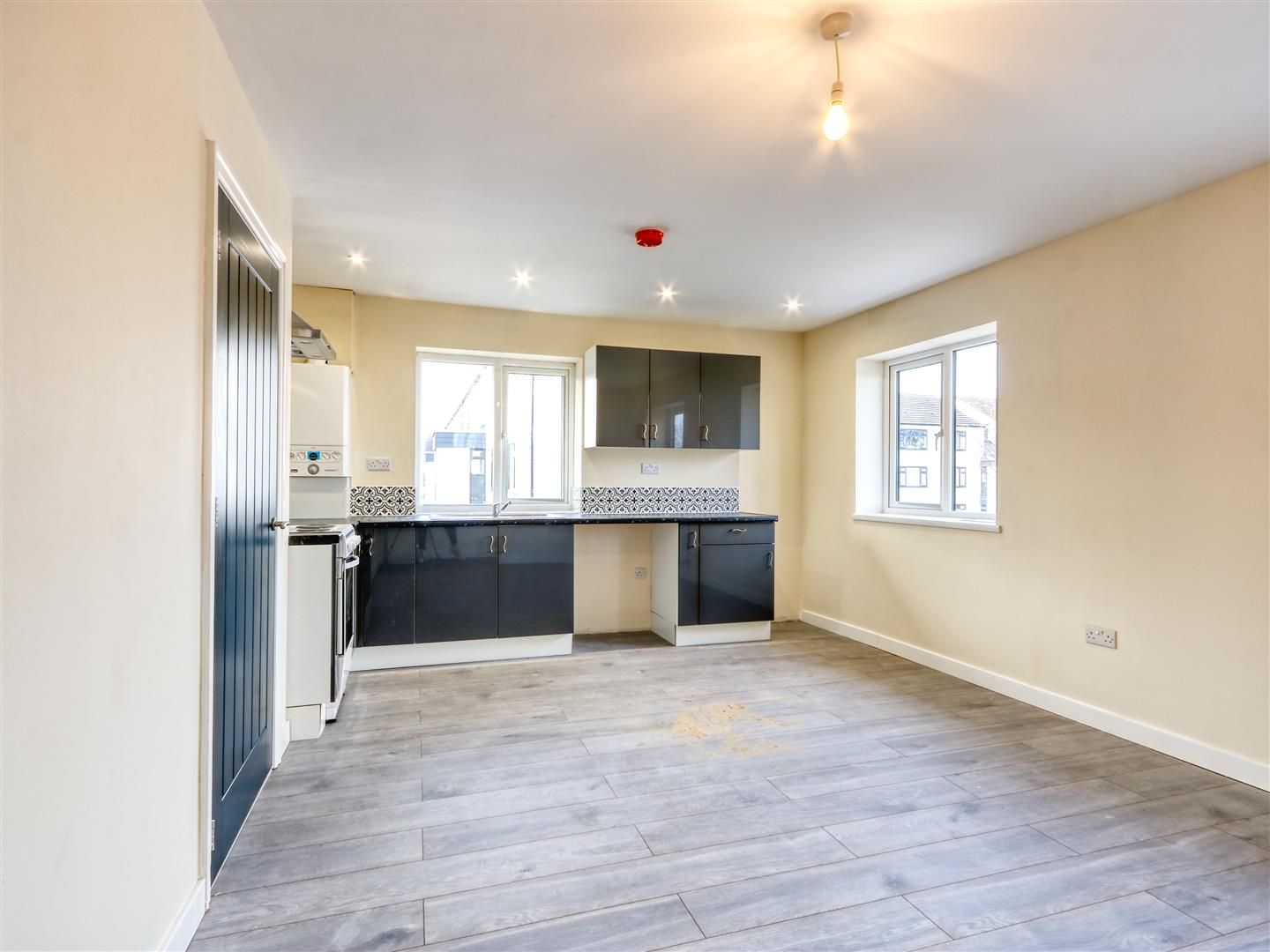 3 bed flat to rent in Lowgates, Staveley, Chesterfield, Derbyshire S43