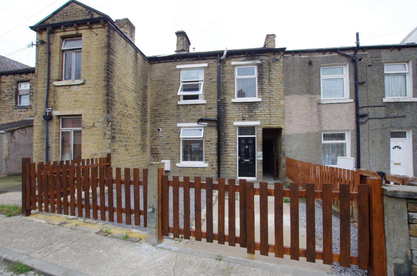 2 bed terraced house for sale in Bradford Road, Hillhouse, Huddersfield
