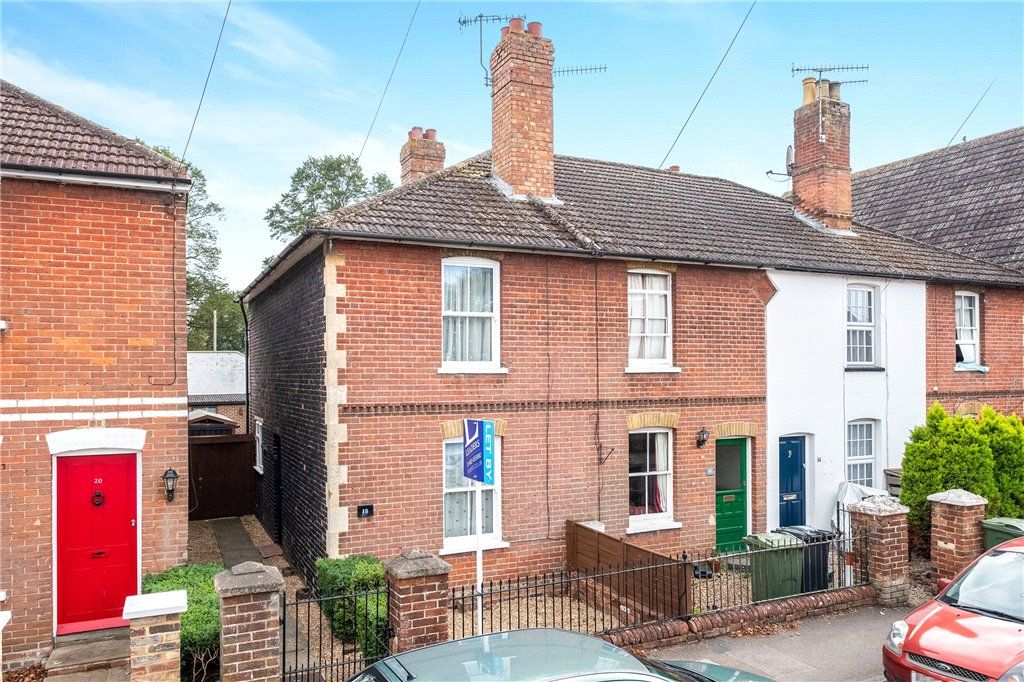 2 bed end terrace house for sale in Station Road, Shalford, Guildford