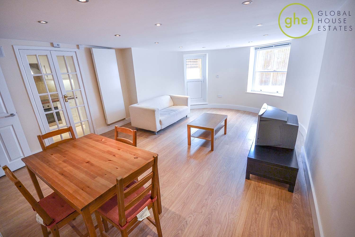 2 bed flat to rent in Kennington Park Road, Kennington, London SE11
