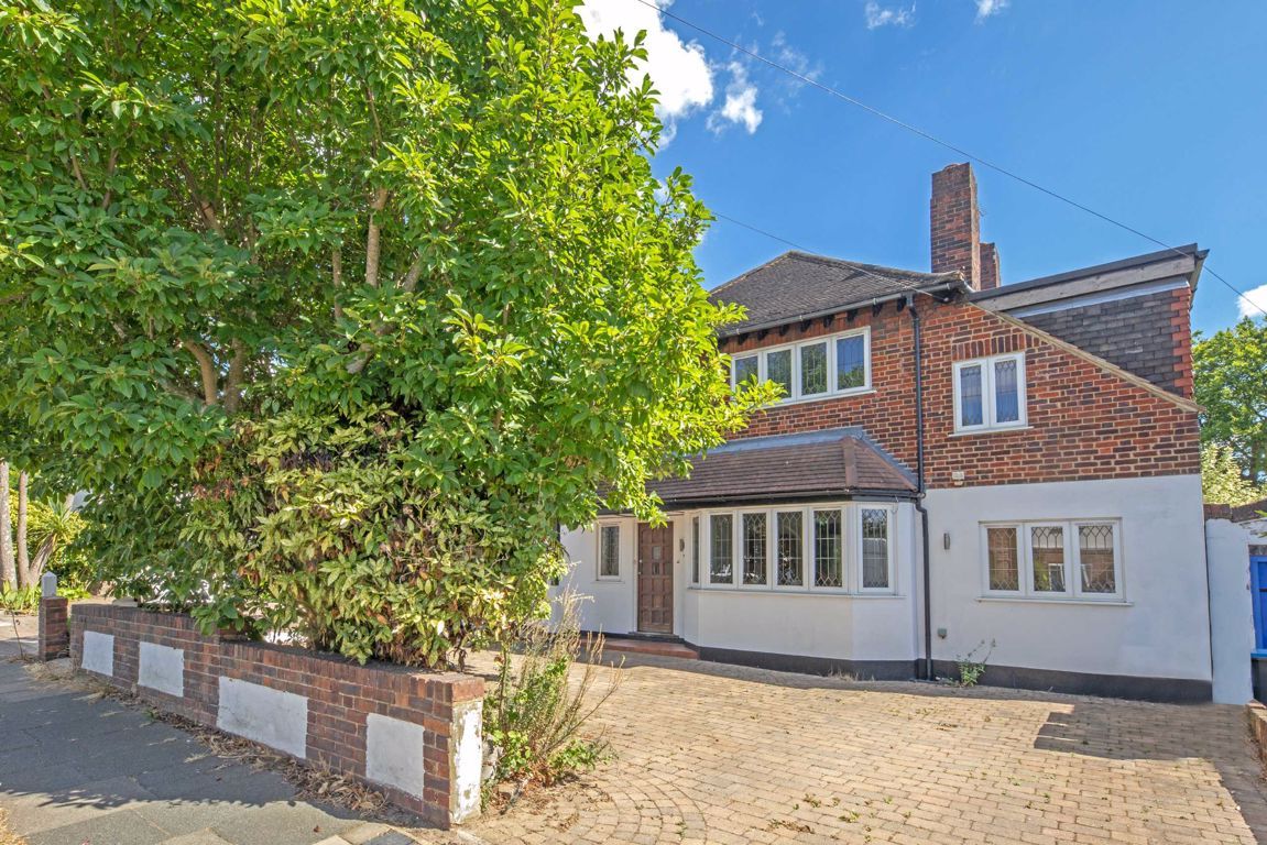 4 bed detached house for sale in Woodlands Avenue, New Malden KT3 Zoopla