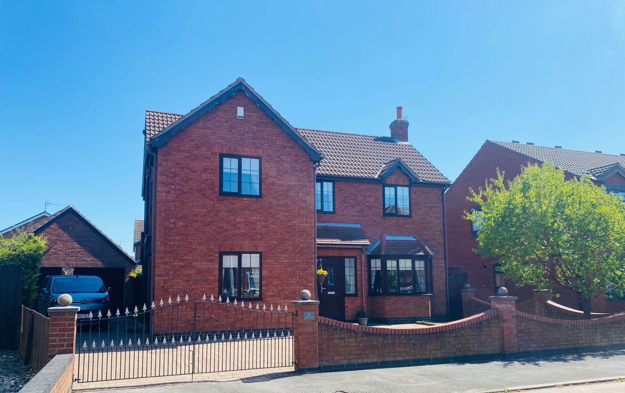 4 bed detached house for sale in Kelgate Close, SuttonOnHull, Hull