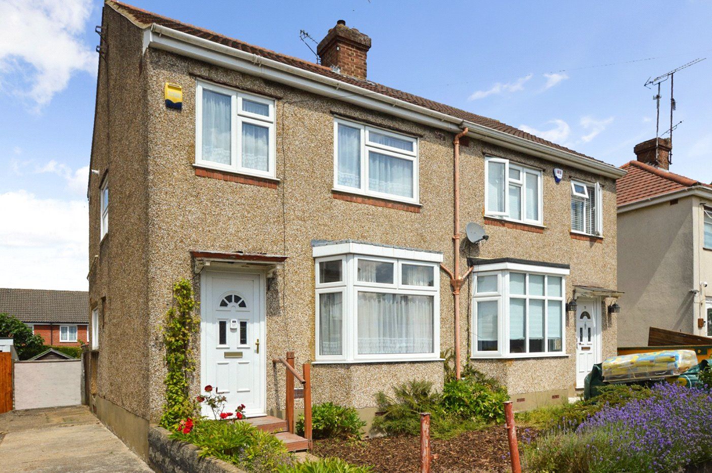 3 bed semidetached house for sale in Ridgeway Drive, Dunstable