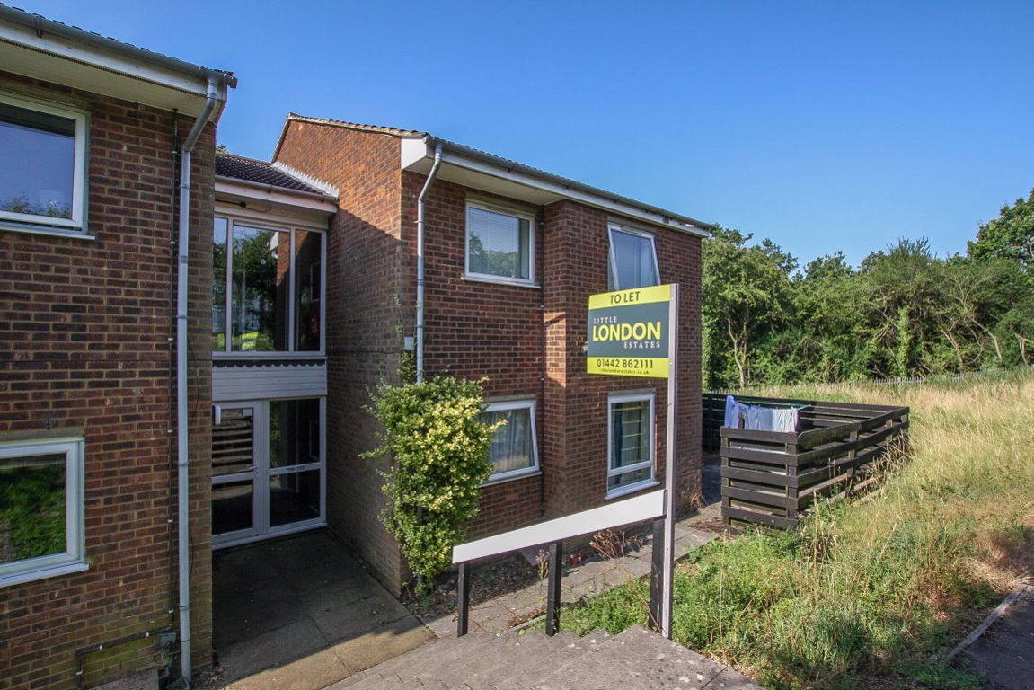 2 bed flat to rent in Chiltern Park Avenue, Berkhamsted HP4 Zoopla