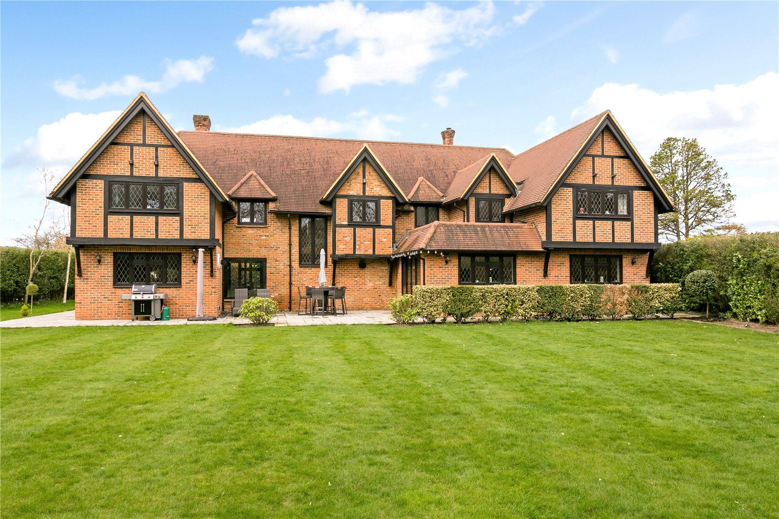 5 bed detached house for sale in Dorney Wood Road, Burnham