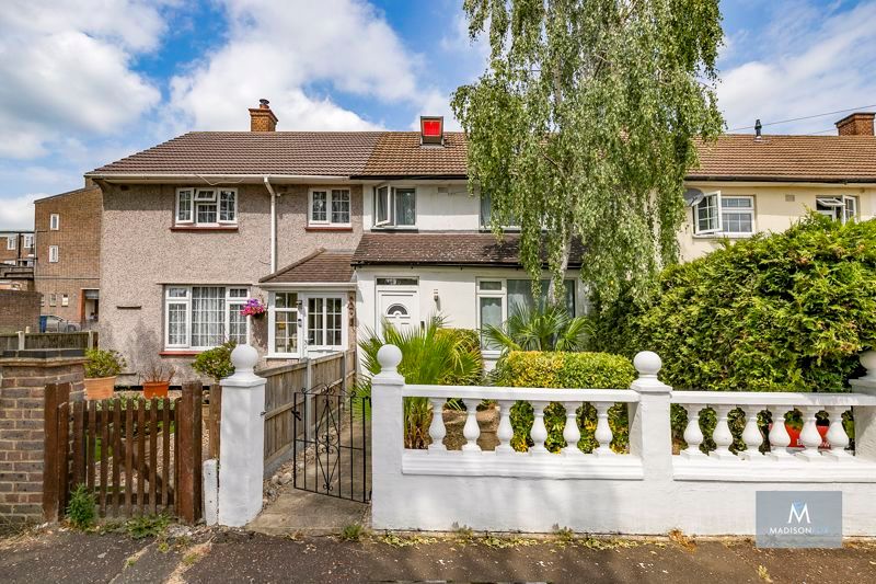 3 bed terraced house for sale in Torrington Gardens, Loughton IG10 Zoopla