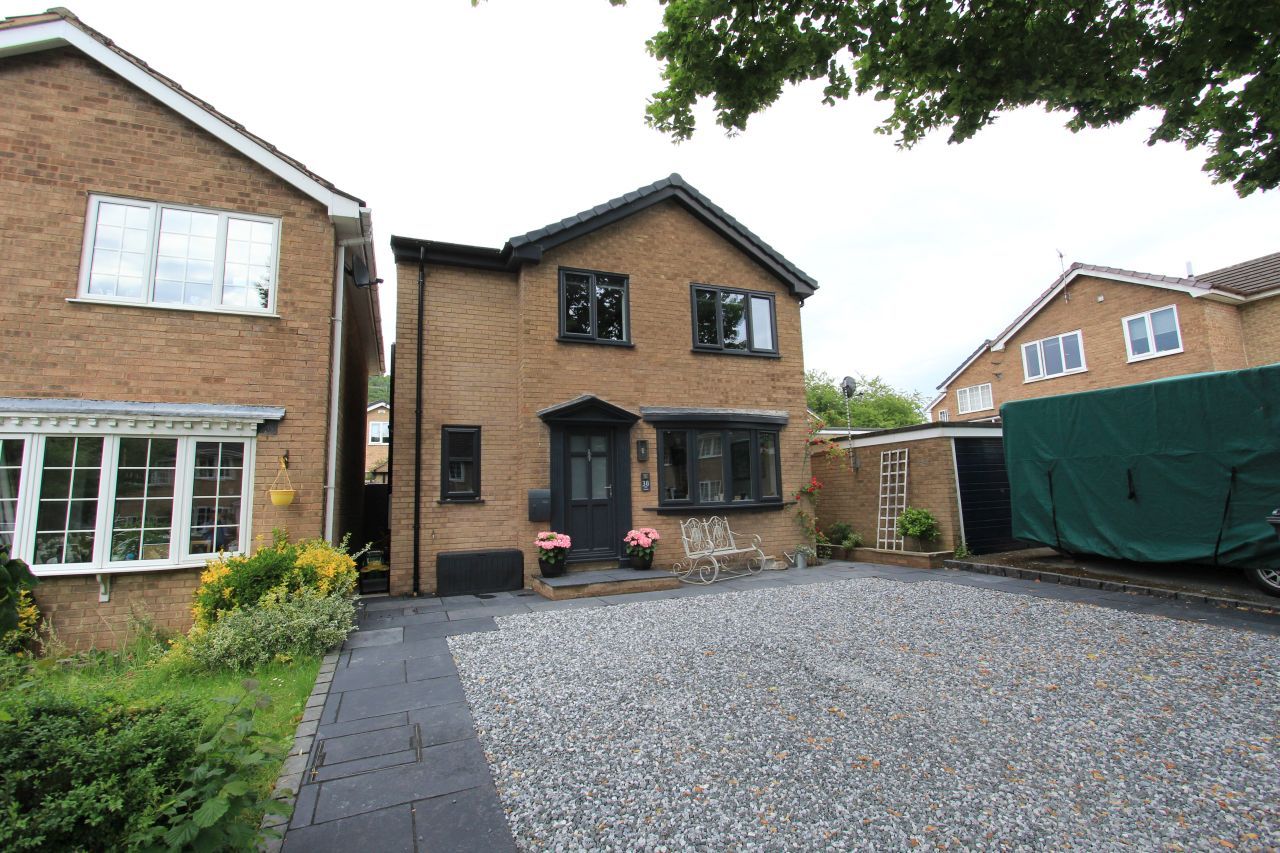 3 bed detached house for sale in Park Avenue, Darley Dale, Matlock DE4
