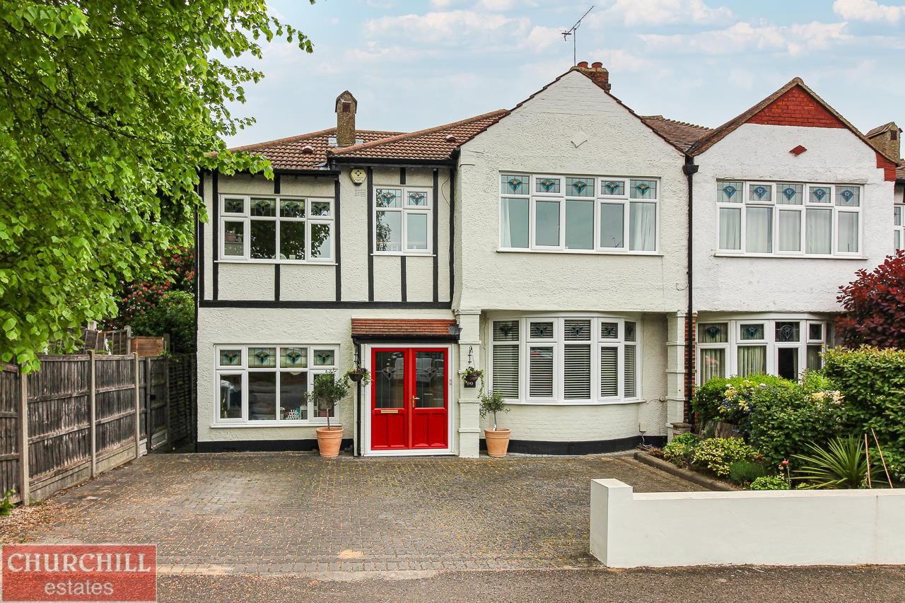 4 bed property for sale in Churchfields, London E18 Zoopla