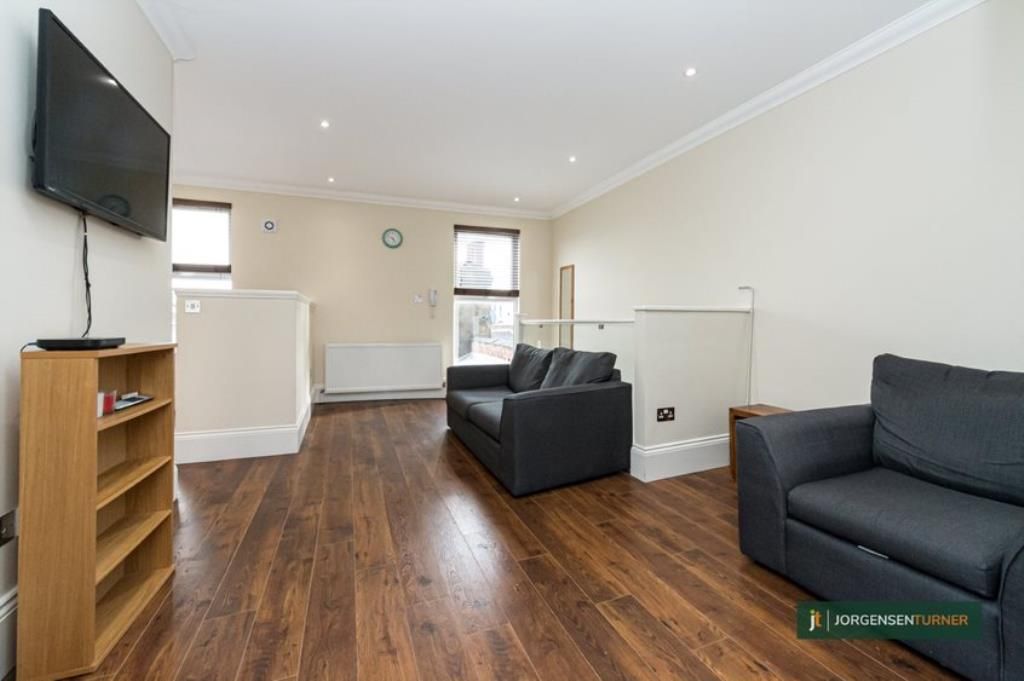 2 bed terraced house to rent in Cricklewood Broadway, London NW2 Zoopla