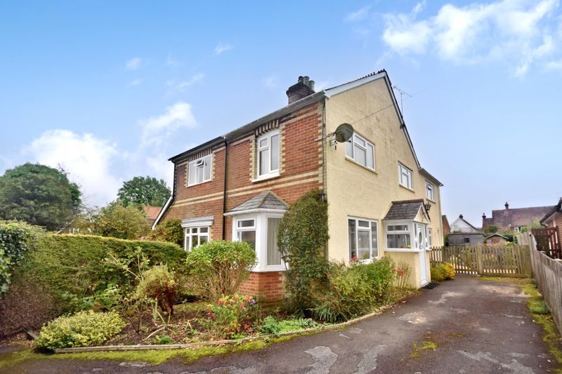 3 bed semidetached house for sale in Broadwell Road, Wrecclesham