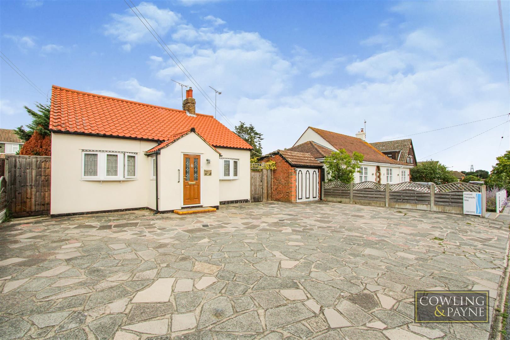 2 bed detached bungalow for sale in Ethelred Gardens, Runwell, Wickford