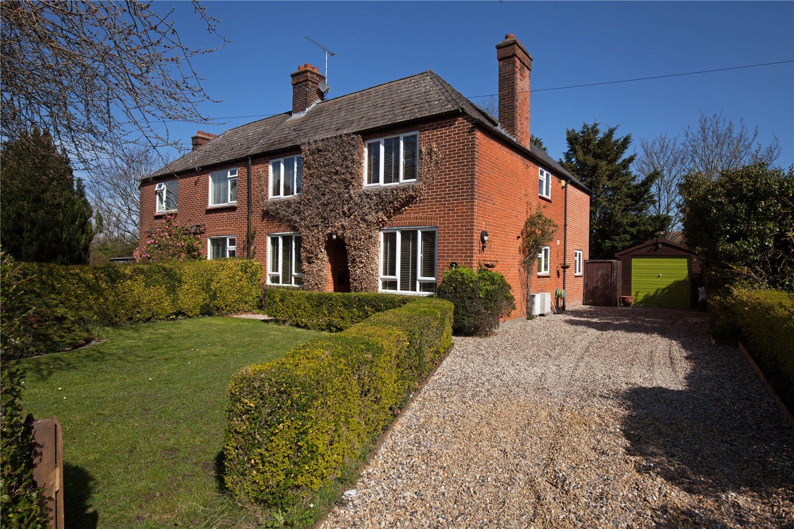 4 bed semidetached house for sale in New Road, Great Baddow