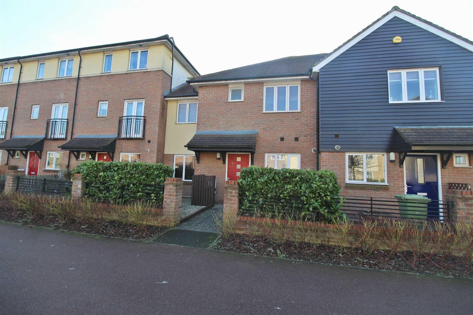 4 bed terraced house to rent in Oakworth Avenue, Broughton, Milton