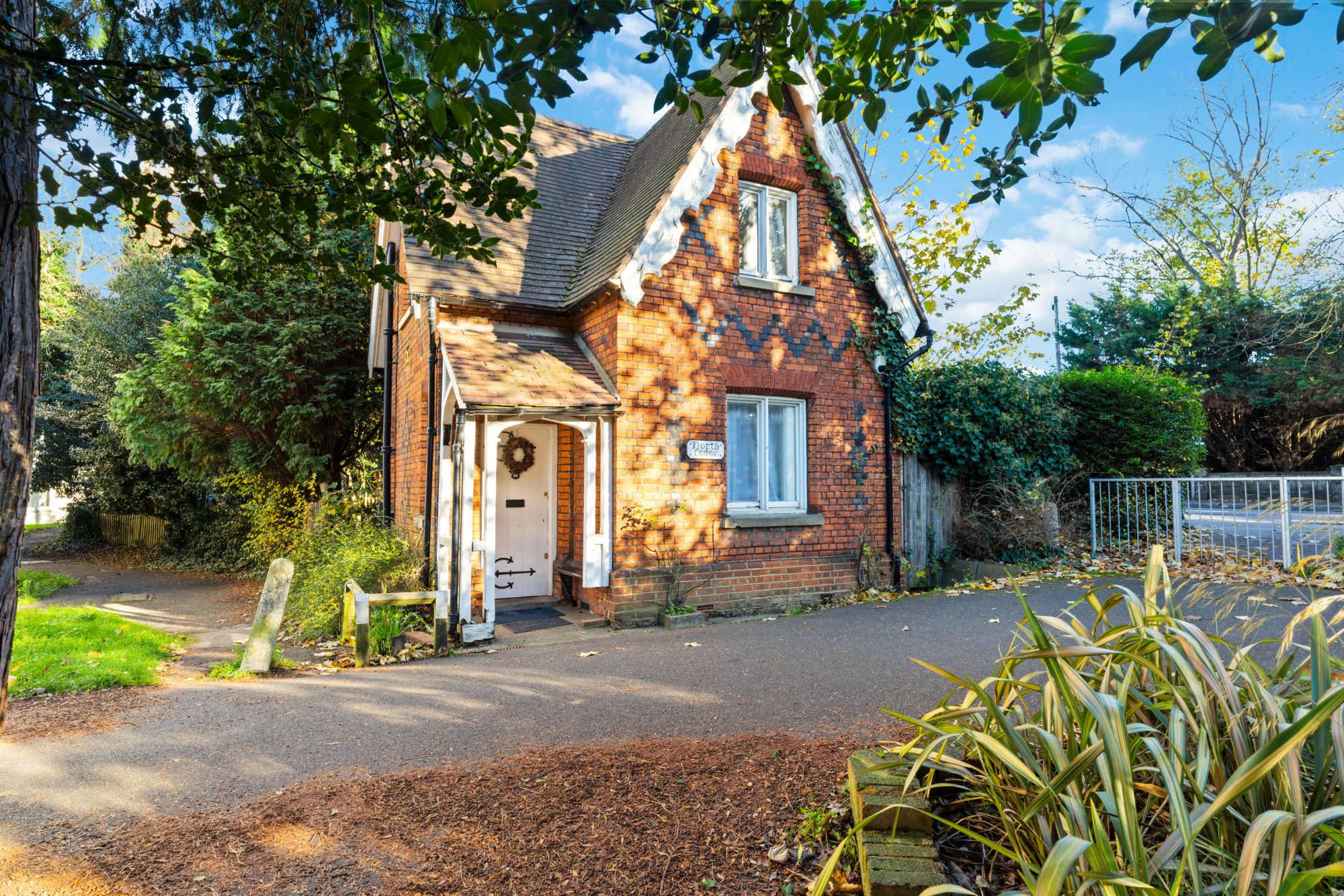 2 bed cottage for sale in Kingsnympton Park, Kingston Upon Thames, Surrey KT2 Zoopla