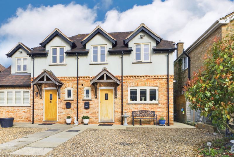 3 bed semidetached house for sale in Smithy Lane, Lower Kingswood