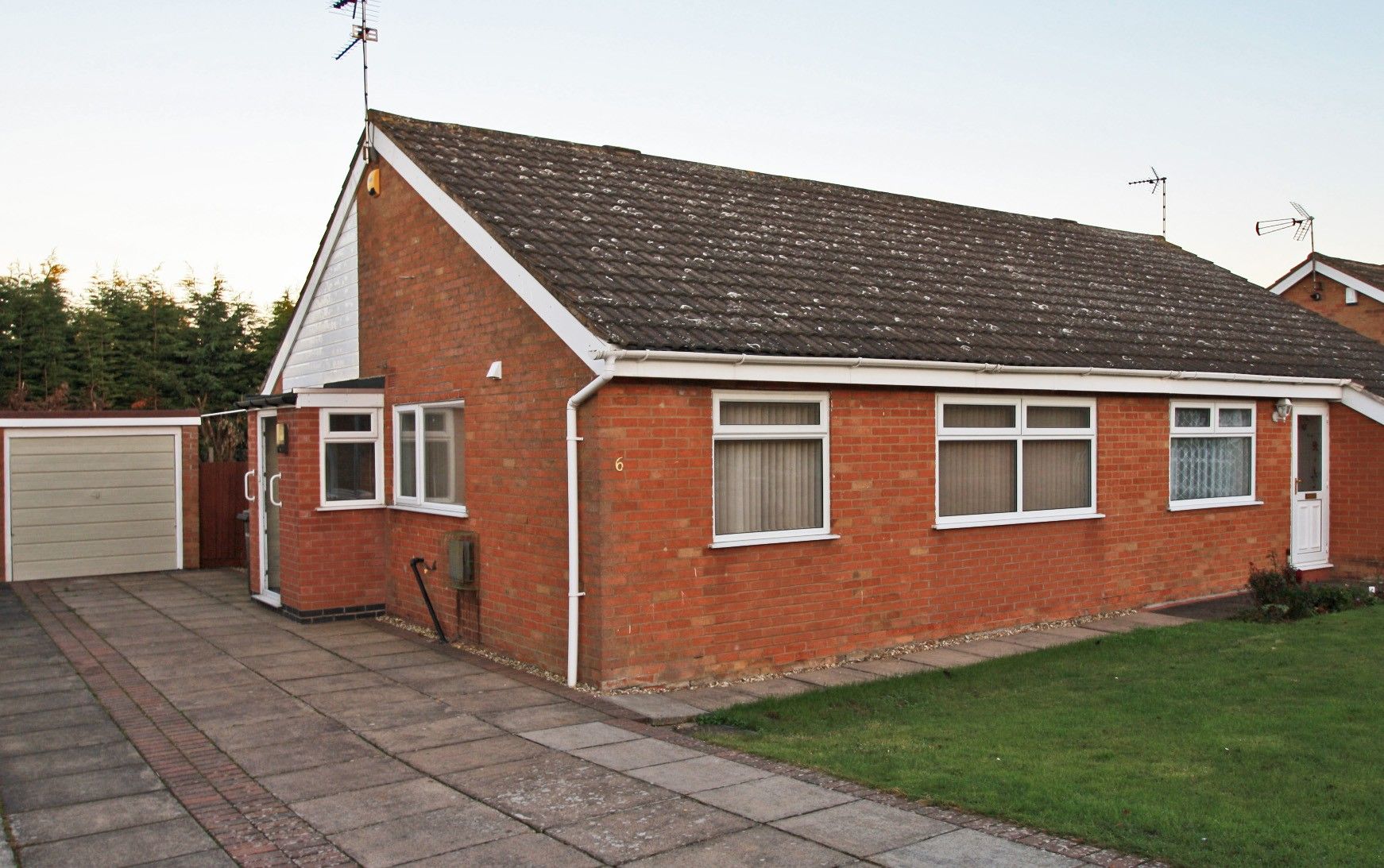 2 bed bungalow to rent in Hobrook Road, Fleckney, Leicestershire LE8