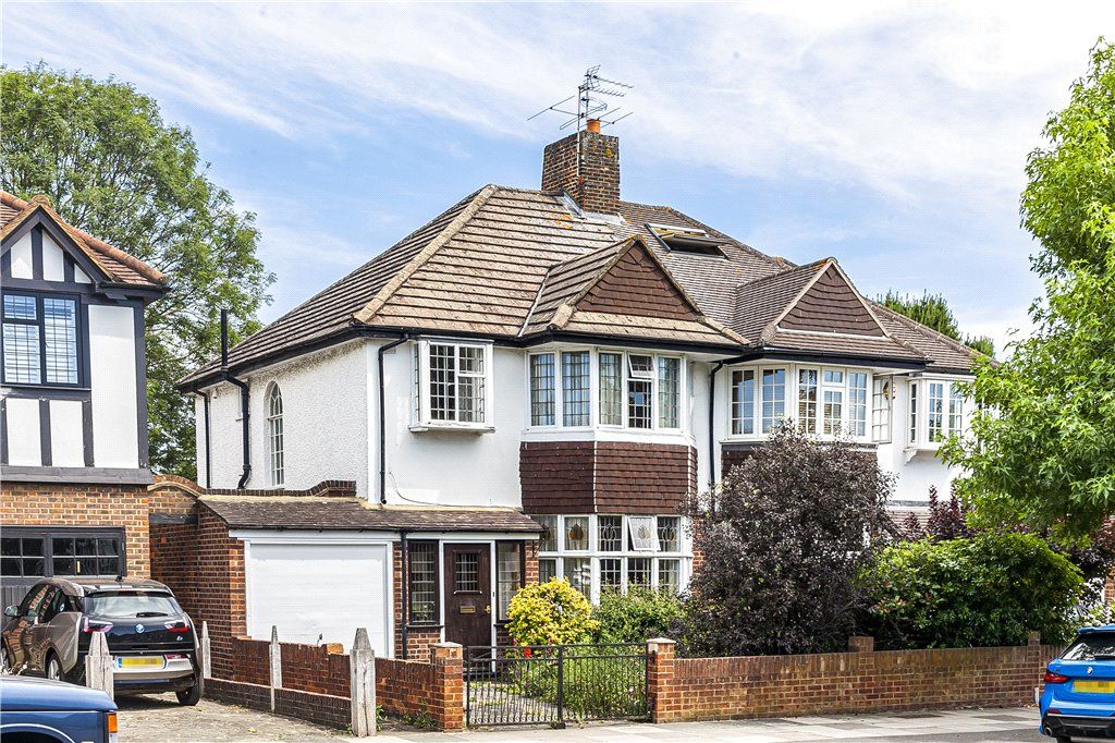 3 bed semidetached house for sale in Wellesley Road, Twickenham TW2