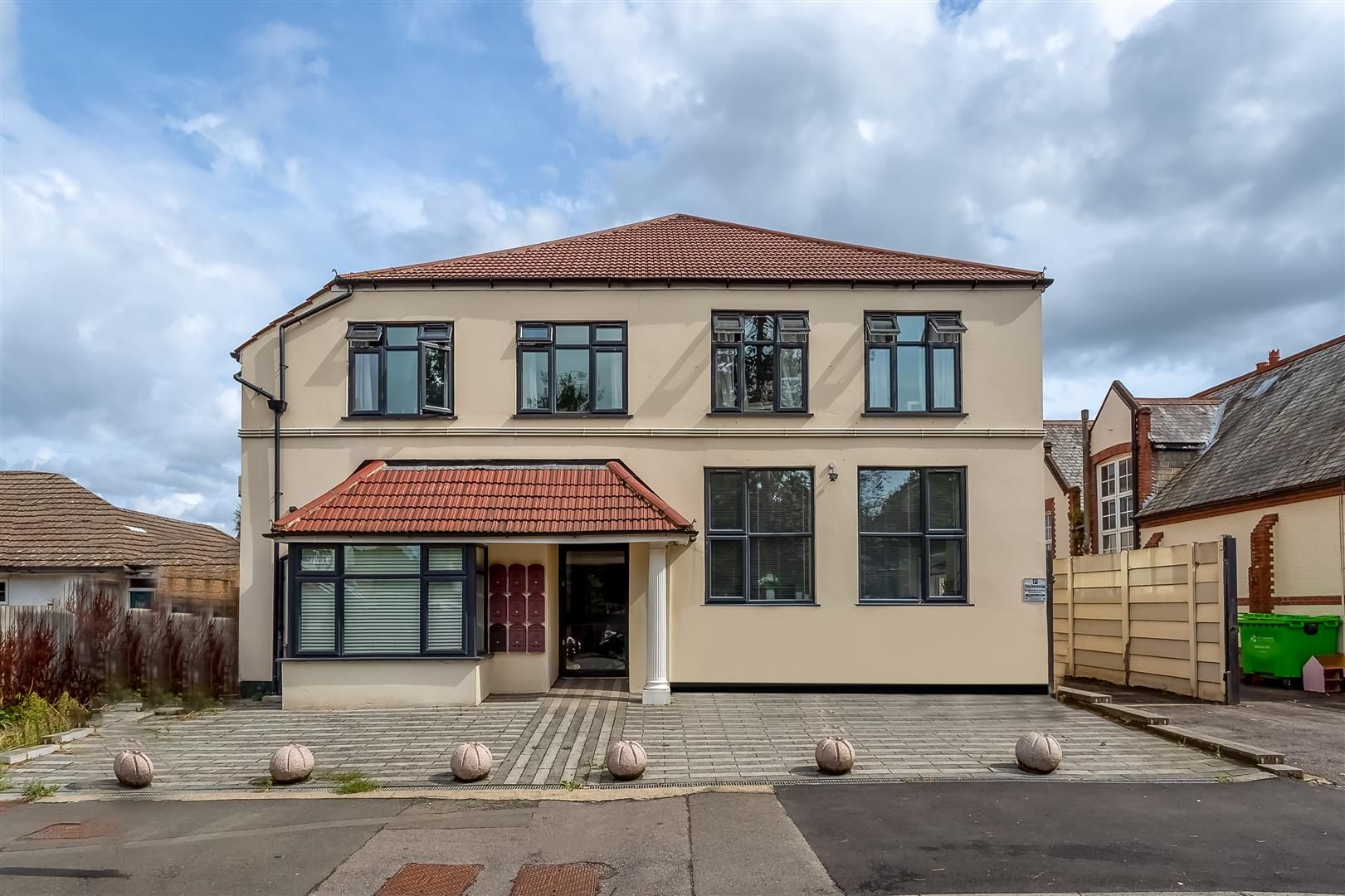 2 bed flat for sale in Avenue Road, Belmont, Sutton SM2 Zoopla