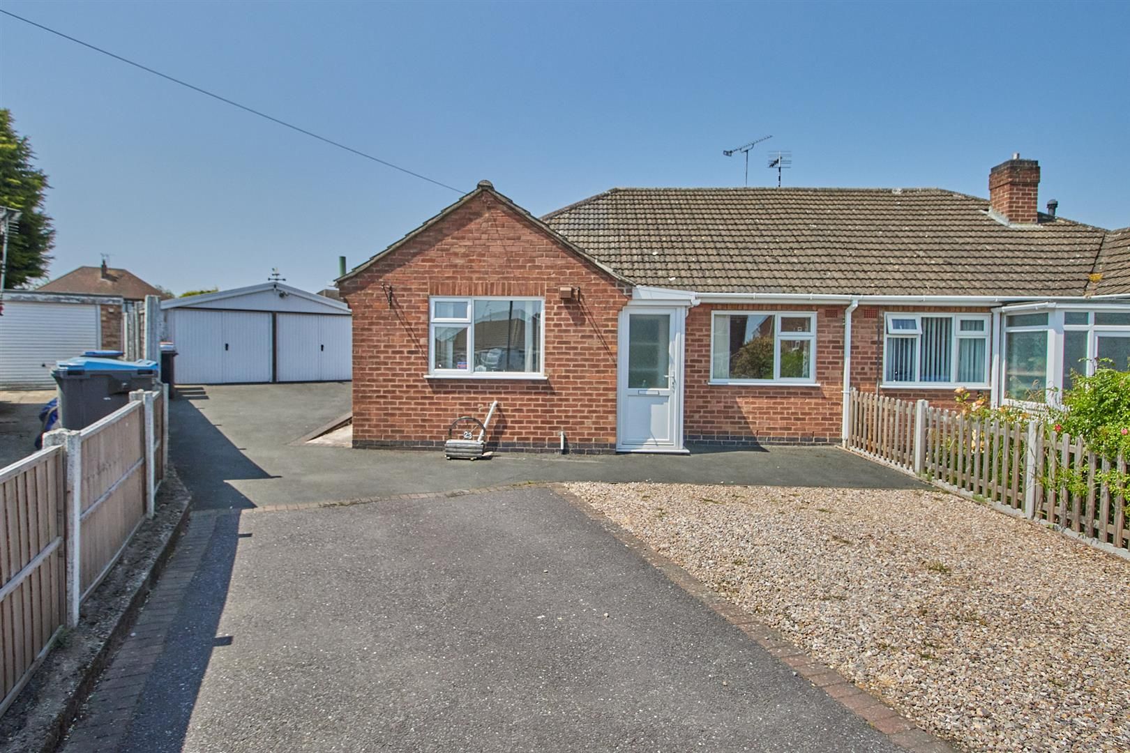 3 bed semidetached bungalow for sale in Cedar Road, Earl Shilton