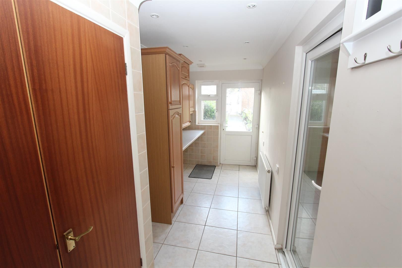 3 bed semidetached house for sale in London Road, Teynham