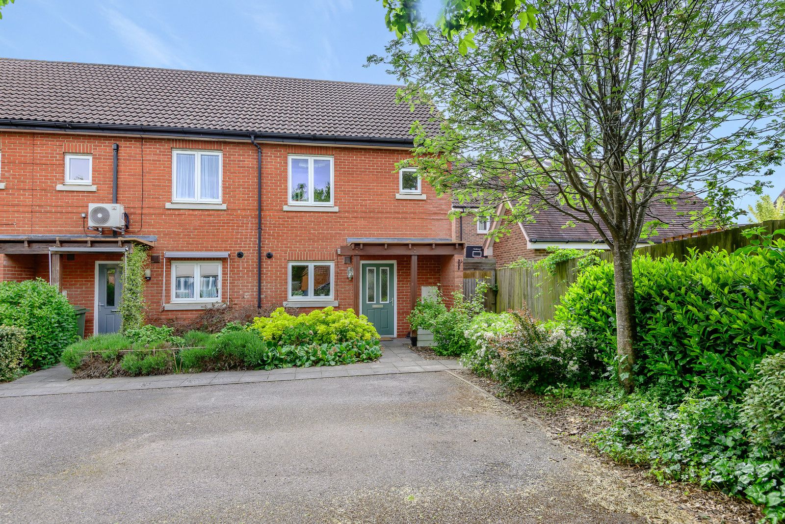 2 bed terraced house for sale in Knox Road, Guildford GU2 Zoopla