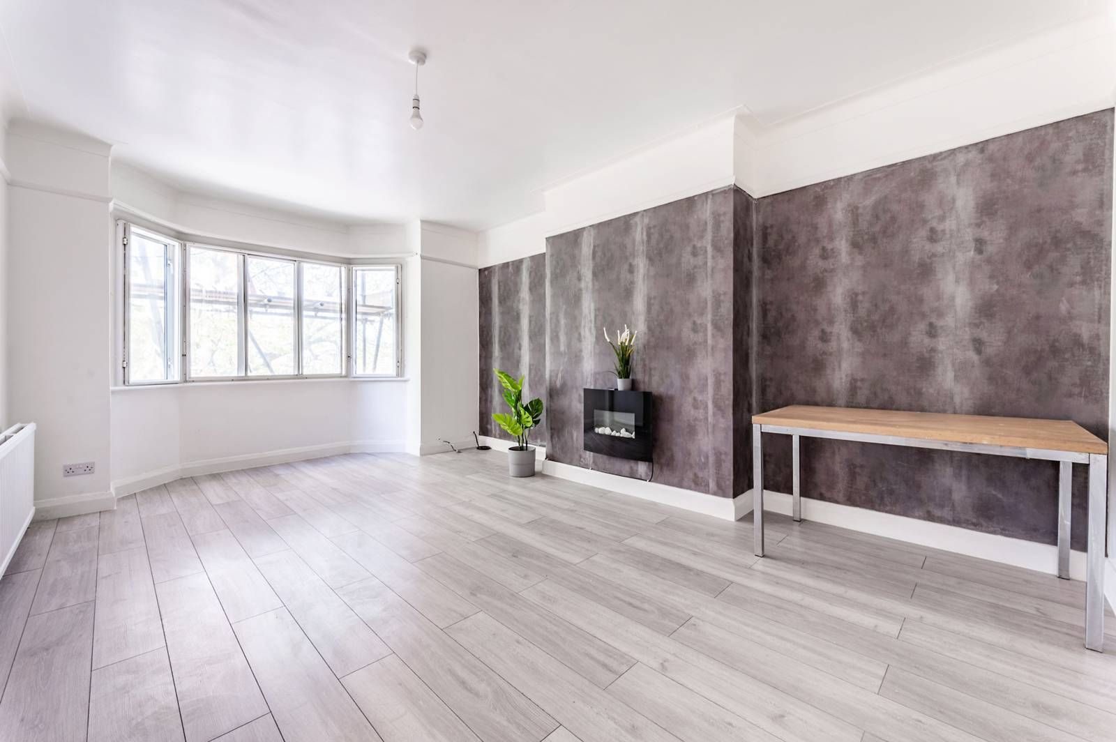 Streatham High Road, Streatham Common, London SW16