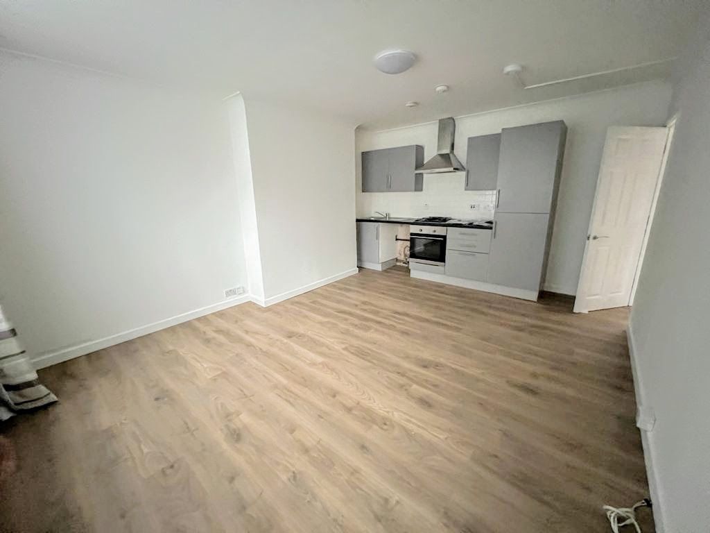 2 bed flat to rent in Cassidy Road, Fulham SW6 Zoopla