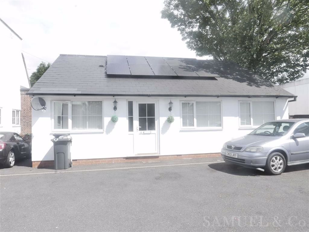 3 bed detached bungalow to rent in Horseley Road, Tipton DY4 Zoopla