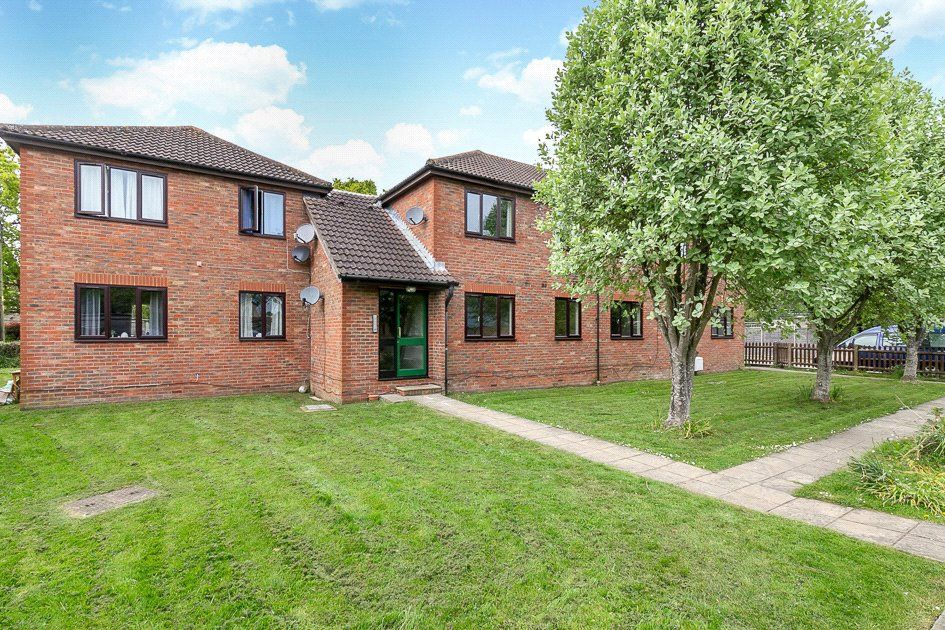 2 bed flat for sale in Chapel Road, Smallfield, Horley, Surrey RH6 Zoopla