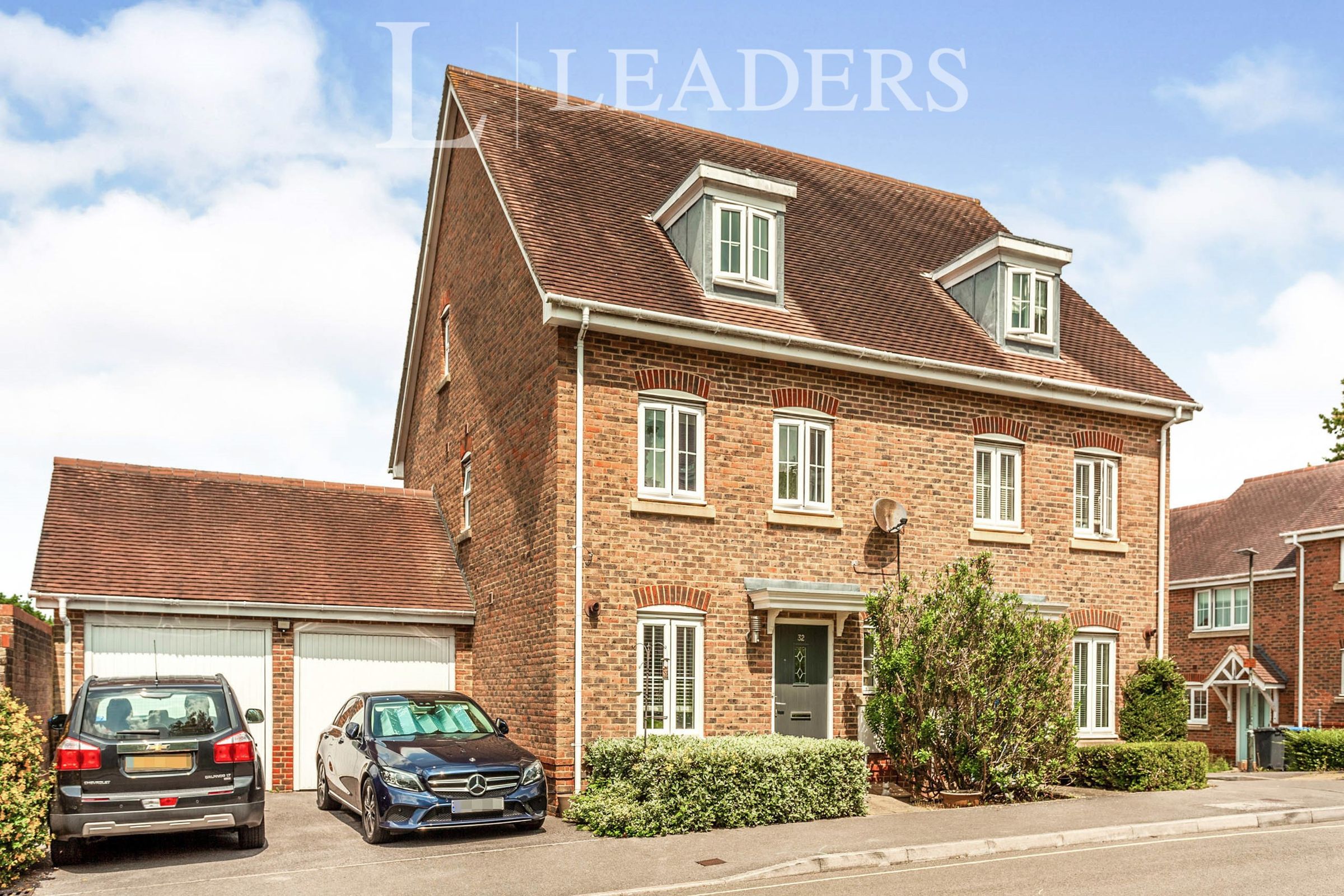 4 bed semidetached house to rent in Wellswood, Haywards Heath RH16