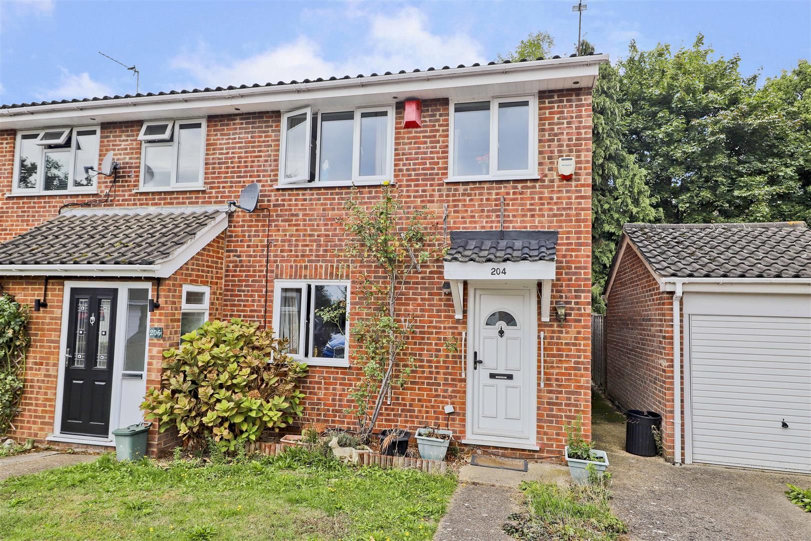 3 bed end terrace house for sale in Aylsham Drive, Ickenham UB10 Zoopla