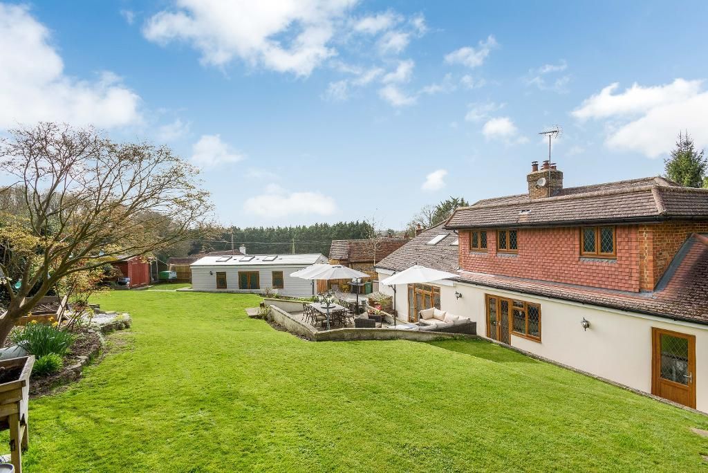 5 bed detached house for sale in Pump Lane, Chelsfield Village