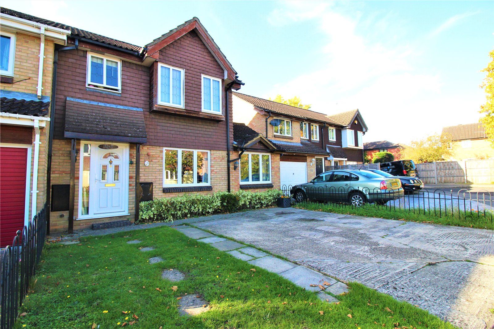 3 bed semidetached house for sale in Long Beech Drive, Farnborough