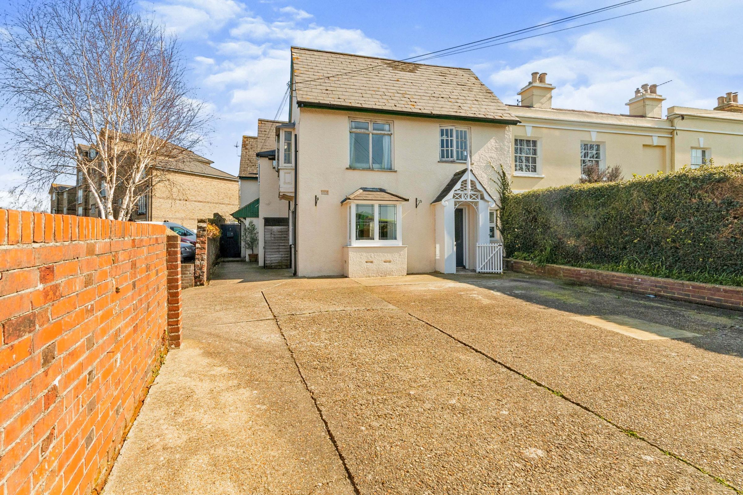 3 bed flat for sale in Fairlee Road, Newport, Isle Of Wight PO30 Zoopla