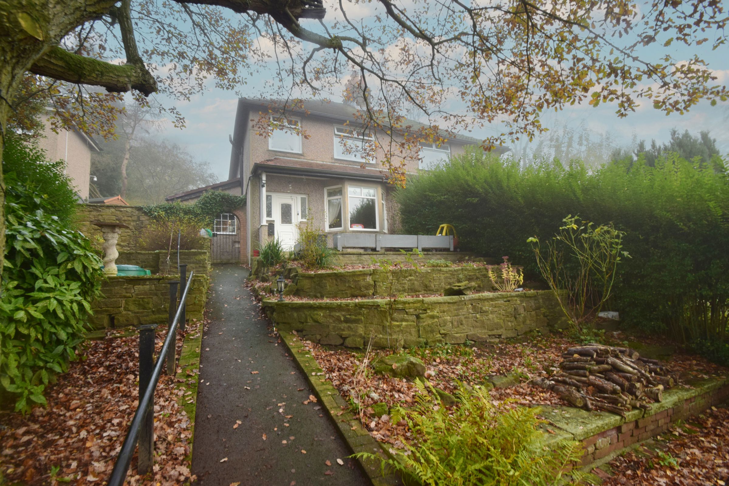 3 bed semidetached house for sale in Banks Lane, Riddlesden, Keighley