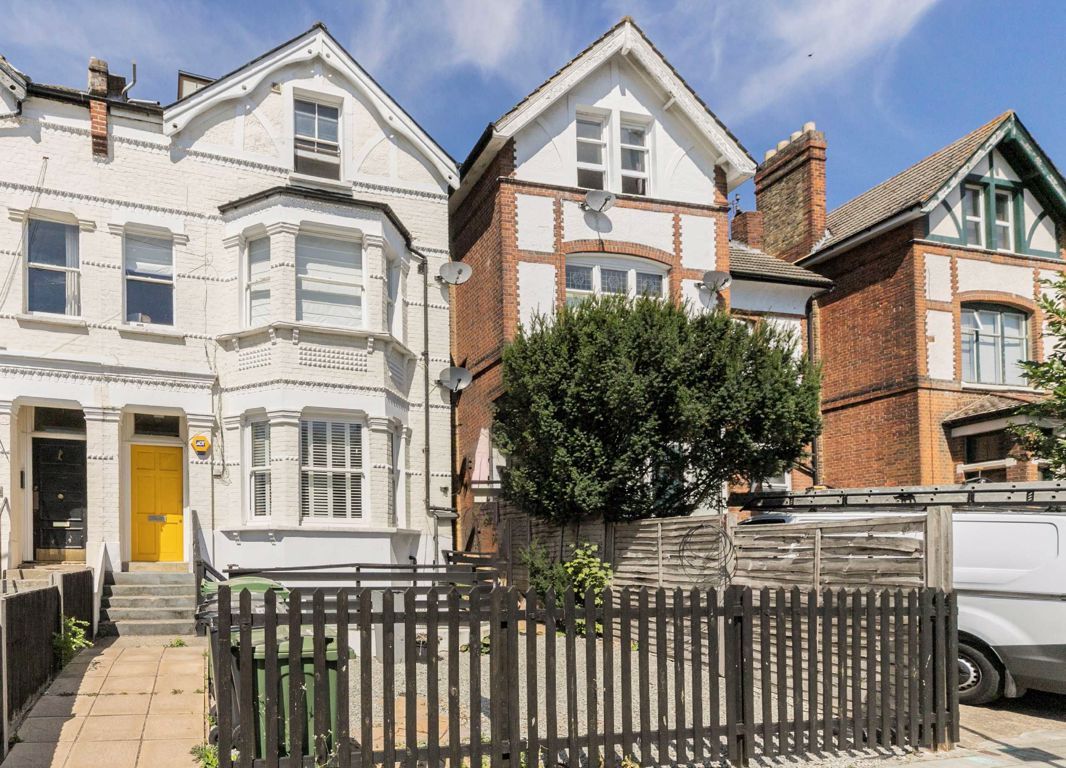 2 bed flat for sale in Gleneagle Road, London SW16 Zoopla