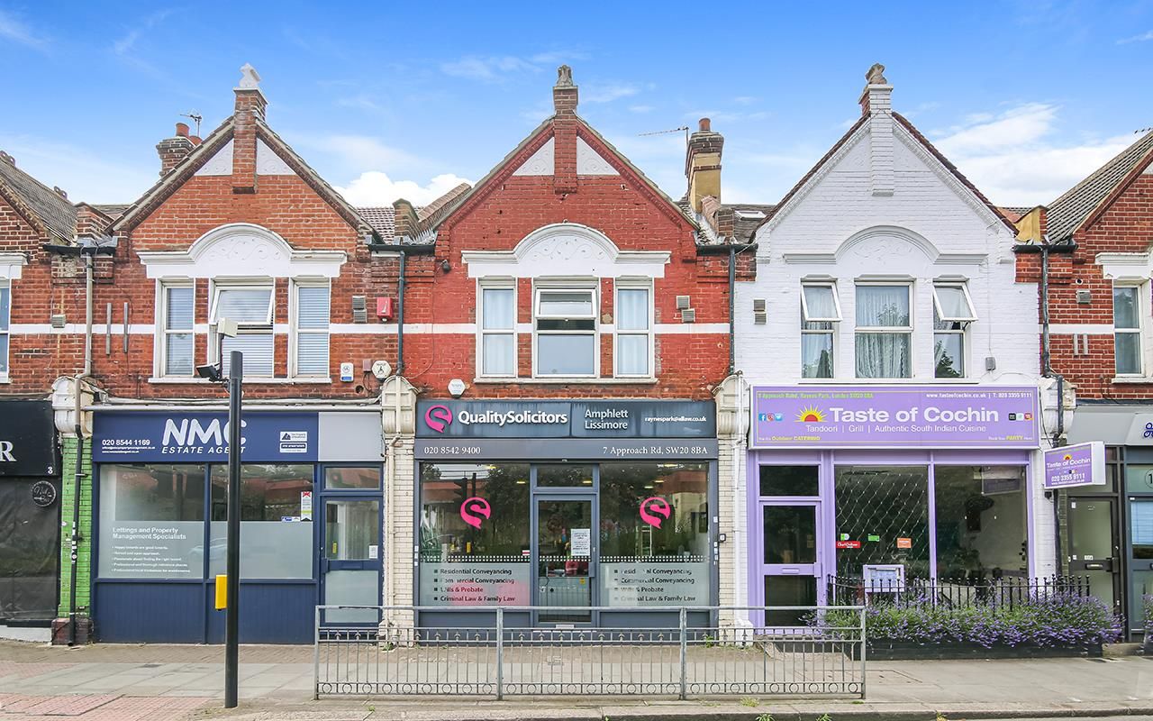 Retail premises to let in 7 Approach Road, Raynes Park, London SW20