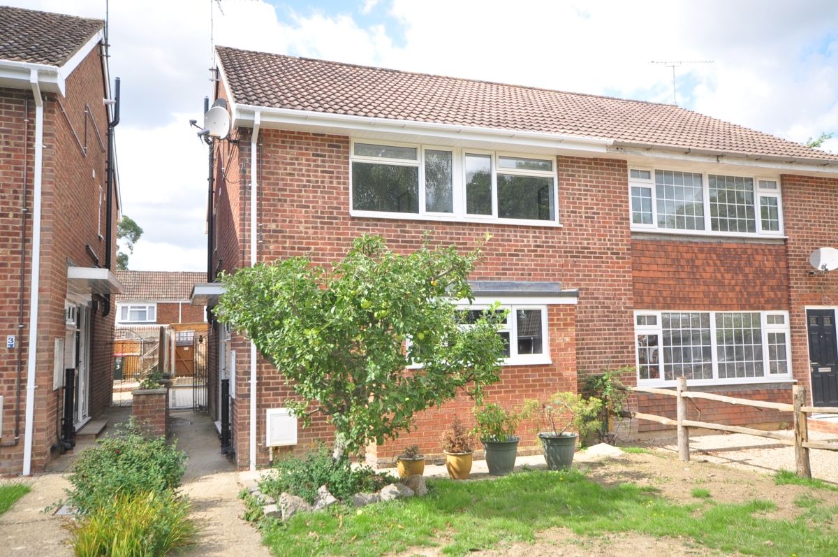 Room to rent in Anglesey Close, Crawley RH11 Zoopla