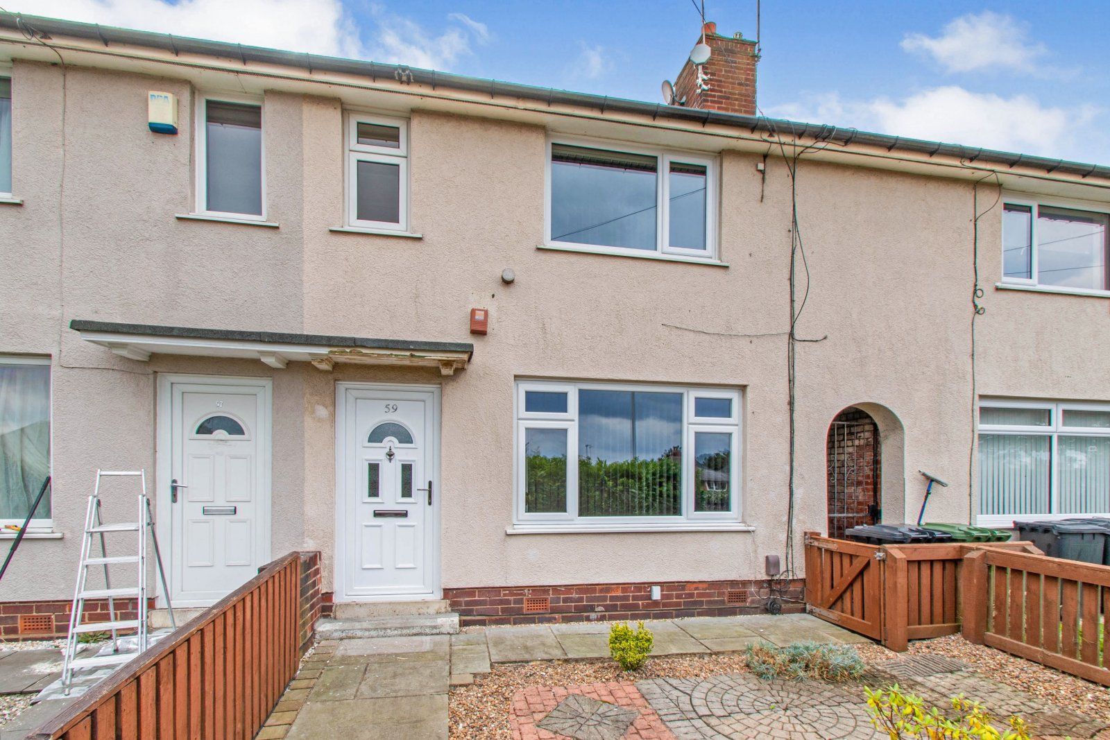 2 bed terraced house to rent in East Grange Rise, Leeds, West Yorkshire