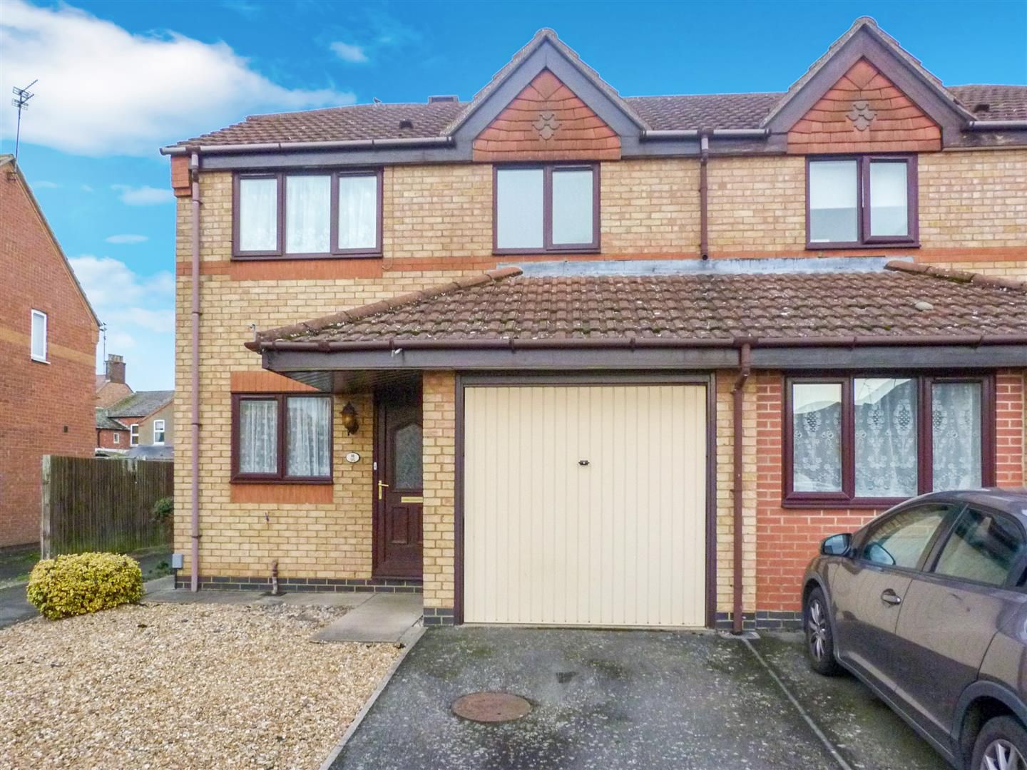 3 bed semidetached house to rent in Cunningham Close, Higham Ferrers