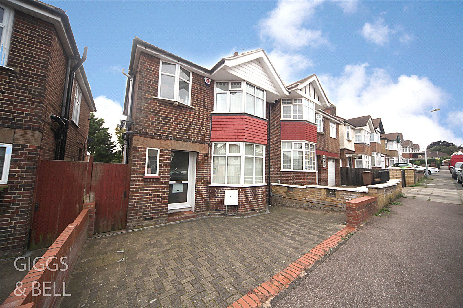 Strathmore Avenue, Luton, Bedfordshire LU1  