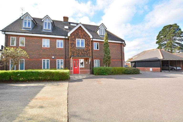 Rosemead Gardens, Southgate RH10  
