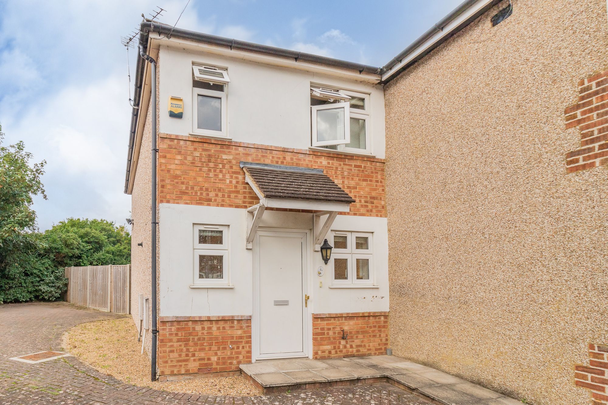 2 bed semidetached house for sale in Crummock Close, Slough, Burnham
