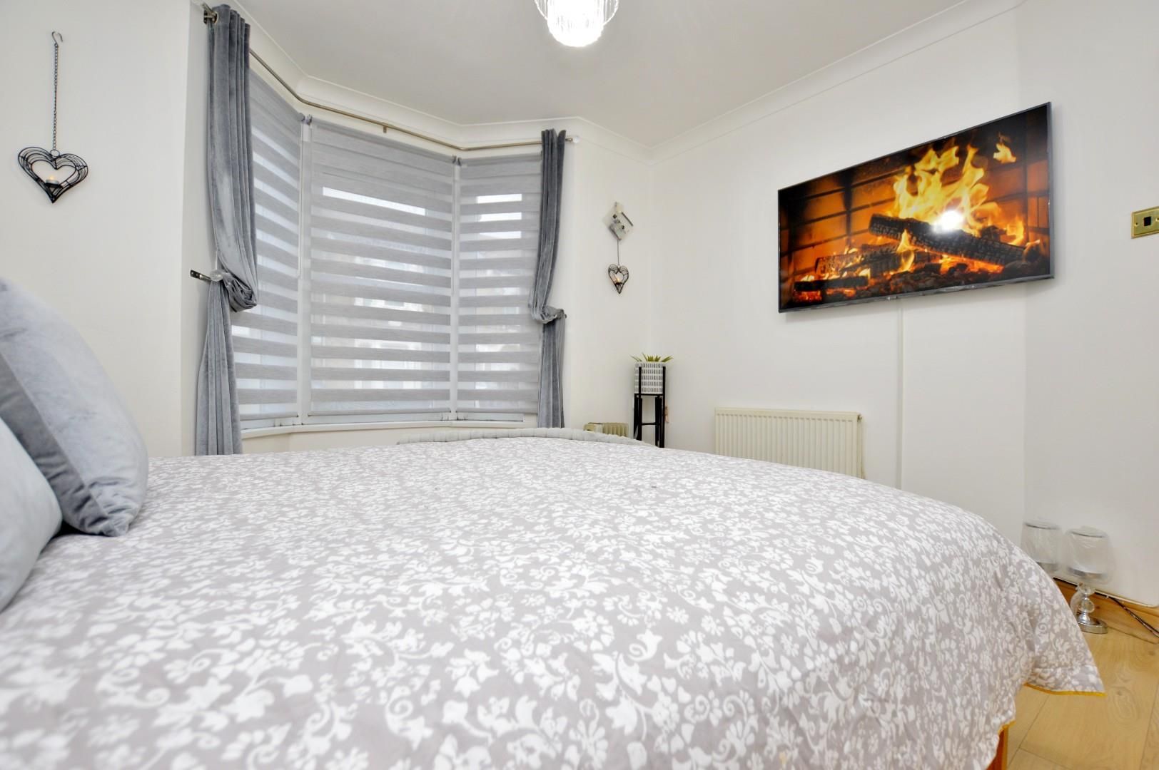 2 bed flat for sale in Ling Road, Canning Town E16 Zoopla